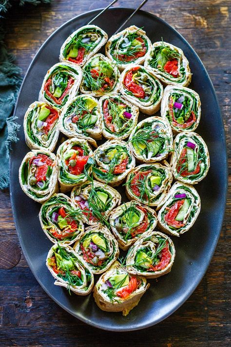 These lavash wraps are filled with smoked salmon, fresh dill, capers, red onion, avocado, arugula, whipped cream cheese and lemon zest. An easy, 15-minute appetizer or quick healthy lunch! Starters Snacks, Sauteed Yellow Squash, Spa Food, Vegetarian Mains, Gluten Free Wraps, Quick Healthy Lunch, Lunch Wraps, Easy Grilled Chicken, Healthy Wraps