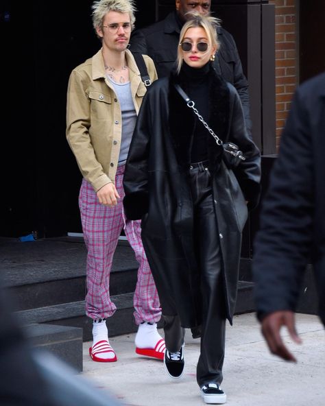 ASOS (@asos) • Instagram photos and videos Vans Winter Boots For Streetwear, Kim Kardashian Vans, How To Style Vans Old Skool, Vans Winter Streetwear Boots, Kourtney Kardashian Vans, Old Skool Vans Outfit, Vans Old Skool Outfit, High Top Vans Outfit, Hailey Bieber Black Cargo Pants