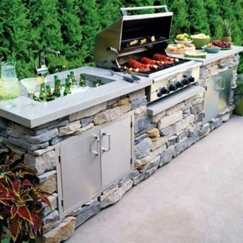 Grill Ideas, Small Outdoor Patios, Outdoor Cooking Spaces, Outdoor Kitchen Decor, Outdoor Kitchen Bars, Diy Bbq, Kitchen Design Diy, Restaurant Patio, Outdoor Kitchen Appliances