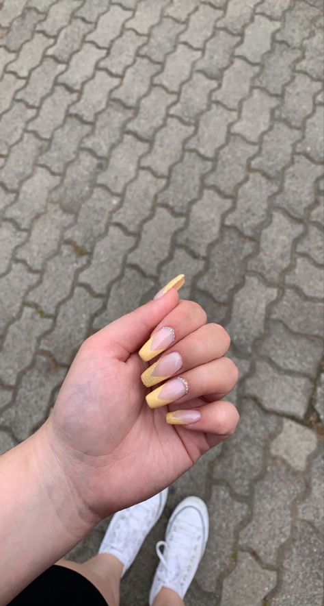 V-shaped yellow french with glitter and rhinestones Yellow V Tip Nails, French Tip V, V Tip Nails, French With Glitter, Yellow French Tip, Nail Art Tattoo, Yellow French, Nail Water Decals, Tip Nails