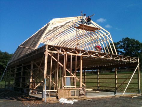 Gambrel Barn House, Gambrel Roof Trusses, Gambrel House, Barndo Ideas, Pole Barn Designs, Garage Build, Corrugated Metal Siding, Gambrel Barn, Agricultural Engineering