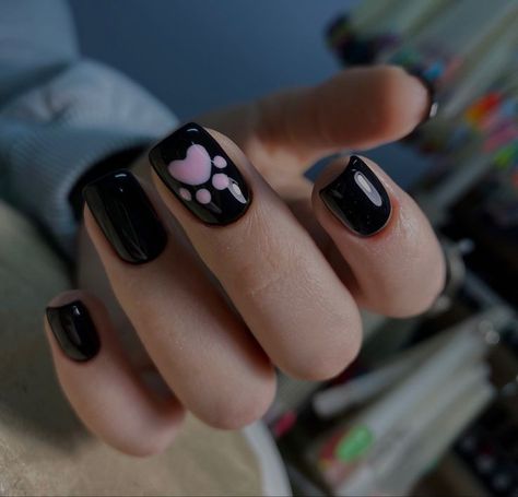 Black Nails Easy Design, Nail Ideas Cat, Black Nails Ideas Square, Cat Design Nails, Cat Paw Nails, Short Black Nails Ideas, Goth Nails Short, Cat Nails Design, Halloween Short Nails