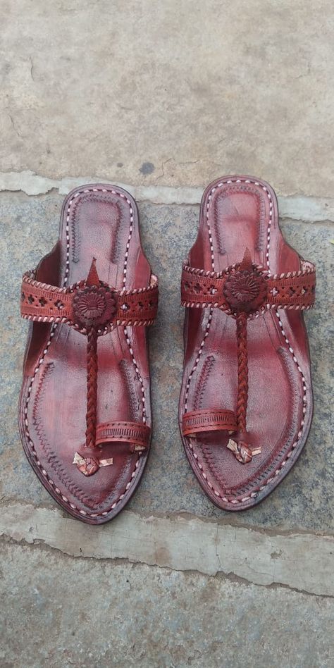 Kolapuri Chapal, Picture Invitations, Feelings Wheel, Indian Shoes, Shadow Photos, Special Pictures, Fresh Outfits, Simple Pakistani Dresses, Casual Day Outfits