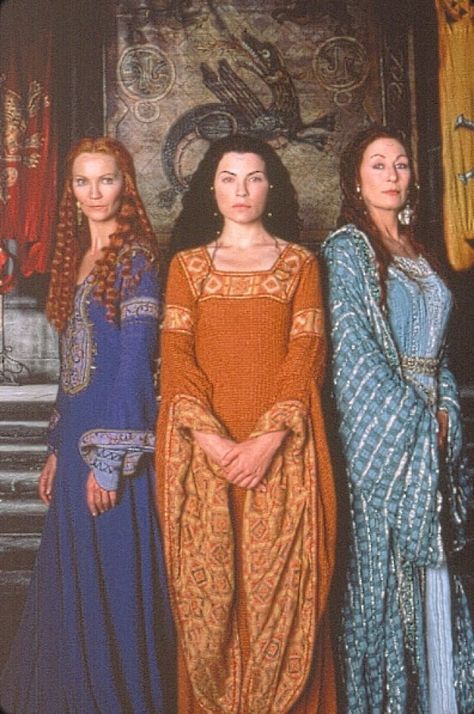 Joan Allen, Julianna Margulies and Anjelica Huston in 'The Mists of Avalon' -- yes, it's an unworthy adaptation of the book, but I'd watch Anjelica and Joan play sisters in anything and the maiden-mother-crone styling of this photo makes me smile. The Mists Of Avalon, Joan Allen, Mists Of Avalon, Julianna Margulies, Medieval Gown, Arthurian Legend, Anjelica Huston, Medieval Costume, Costume Drama