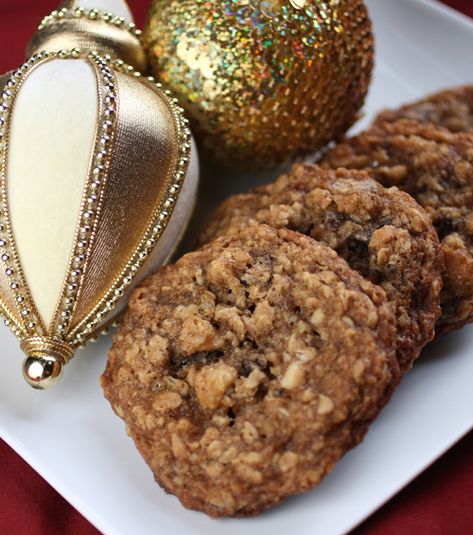 Everyday oatmeal and coffee make this cookie not so everyday. Espresso Oatmeal Cookies, Hair Ideas For Winter, Cookies Espresso, Chocolate Chunk Oatmeal Cookies, Mulled Wine Hair, Chocolate Espresso Cookies, Espresso Cookies, Coffee Oatmeal, Steel Cut Oatmeal