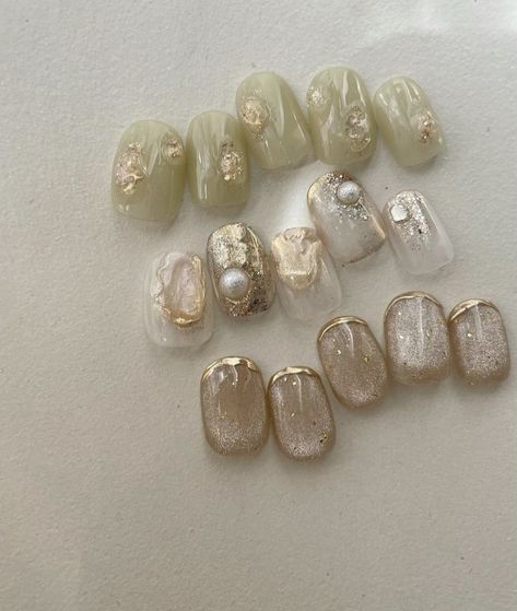 Funky Bridal Nails, Champagne Nail Art, Champagne Pearl Nails, Pearl Glossy Nails, Metallic Pearl Nails, Opal Pearl Nails, Neutral Nails Pearl, Pearl Gold Nails, Korean Pearl Nails