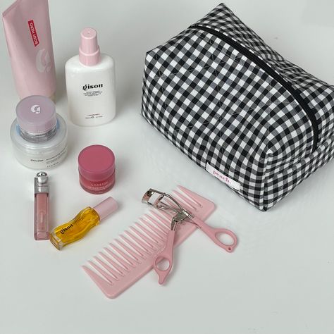 Gingham Makeup Bag, Body Hero, Handmade Makeup Bag, Diy Makeup Bag, Grey Makeup, Peach Makeup, Handmade Makeup, Make Up Hair, Makeup Tutorial For Beginners