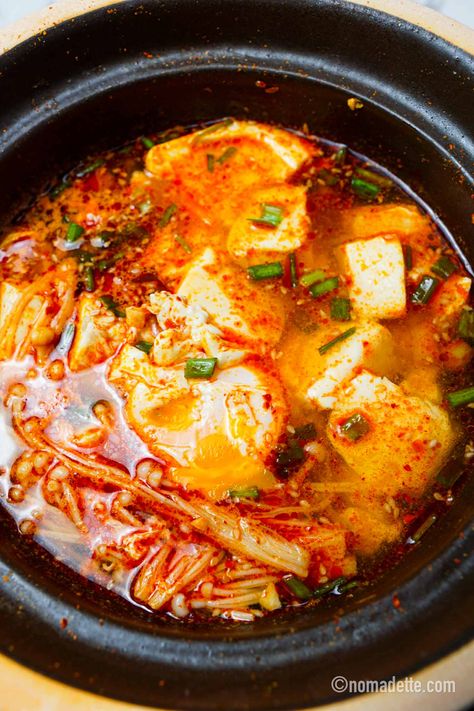 Easy Soondubu Jjigae | Korean Soft Tofu Stew - Nomadette Beef Pepper Rice, Stir Fry Kimchi, Soondubu Jjigae, Soft Tofu Stew, Jjigae Recipe, Pepper Lunch, Braised Tofu, Tofu Stew, Pepper Rice