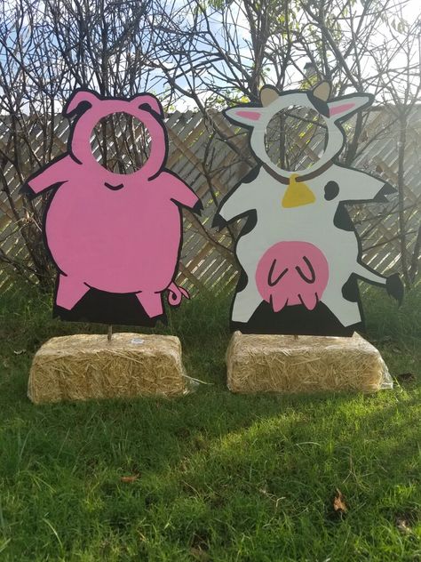 Diy Farm Animal Cutouts, Barnyard Party Games, Diy Farm Animal Decor, Diy Farm Backdrop, Diy Farm Decorations Party, Cow Diy Decor, Diy Barn Backdrop Birthday, Diy Barn Backdrop, Farm Trunk Or Treat Ideas