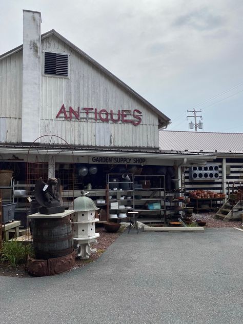 Adamstown Pa, Amish Country Pennsylvania, Antiques Road Trip, Alaska Summer, Pa Life, Fall Vacation, Pennsylvania Travel, Road Trip Map, Lancaster Pennsylvania