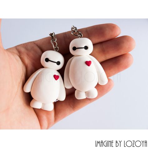 Baymax Polymer Clay, Clay Keychain Ideas Couple, Clay Keychain Cute, Cute Clay Keychain Ideas, Baymax Clay, Baymax Keychain, Cute Clay Keychains, Polymore Clay Ideas, Clay Keychain Ideas