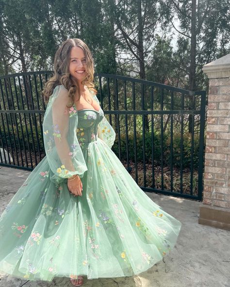 Cottagecore Grad Dress, Enchanted Garden Prom Dress Ideas, Bridesmaid Dresses Cottagecore, Cottage Core Prom Dress, Vestido Cottagecore, Prom Dresses Cottagecore, Cottagecore Gown, Cottagecore Prom Dress, Cottagecore Prom