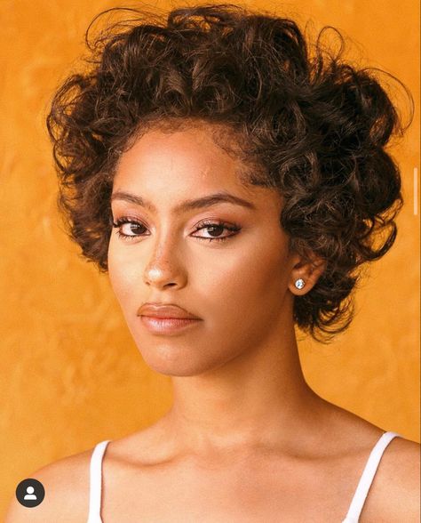 Natural Hair Short Cuts, Short Curly Haircuts, Short Natural Hair, 90s Hairstyles, Big Chop, Short Natural Hair Styles, Baddie Hairstyles, Curly Hair Cuts, Short Curly Hair