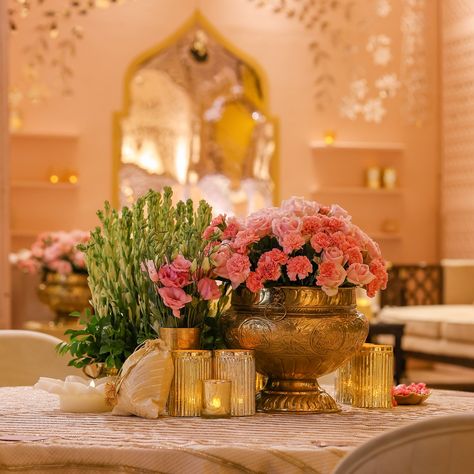 A Royal Indian Wedding with grand floral arrangements, silver oxidised accessories and pastel shades of pink brought this abundance to life. Decor & Production: @showkraftdesignerweddings Florals: @prakartibypragya Lighting: @lightingbytechnocraft Location: @grandhyatt.gurgaon Shot By: @sandeepmunjalphotography #royalwedding #destinationwedding #showkraftdesignerweddings #pastels #pinks #florals #weddingdesign #grandhyattgurgaon #wedding Indian Wedding Floral Arrangements, Pink Wedding Decor Indian, Indian Wedding Table Decor, Pastel Indian Wedding, Lunch Decor, Royal Indian Wedding, Indian Wedding Decor, Mehendi Decor, Indian Pink