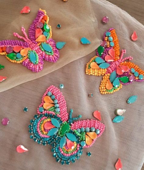 Bead Work Embroidery Blouses, Hand Beaded Embroidery Dress, Cutdana Work Embroidery, Zardosi Flower, Embroidered Crafts, Embroidered Accessories, Wonder Of The World, Hand Beaded Embroidery, Motifs Perler