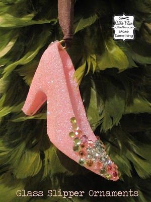 Art Party Favors, Homemade Christmas Crafts, Shoe Ornaments, Glass Slippers, Homemade Christmas Decorations, Fun Christmas Crafts, Shabby Chic Christmas, Ornament Tutorial, Christmas Ornaments Homemade