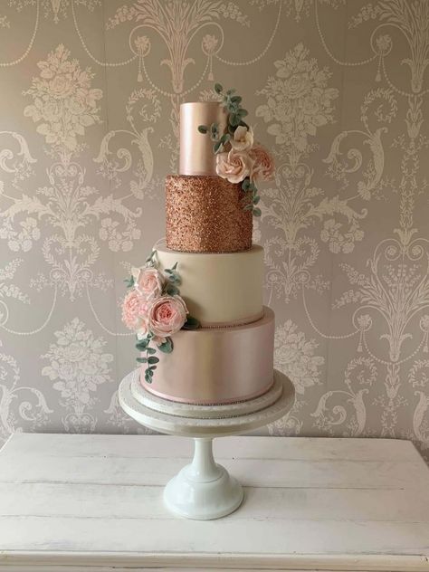 Elegant 4 tier wedding cake with rose gold sequins. Mottram Hall Cheshire Wedding Cake Portions, Rose Gold Wedding Theme, Rose Gold Wedding Cake, Quince Cakes, Sweet 15 Party Ideas Quinceanera, Extravagant Wedding Cakes, 4 Tier Wedding Cake, Rose Gold Wedding Cakes, Quinceanera Pink