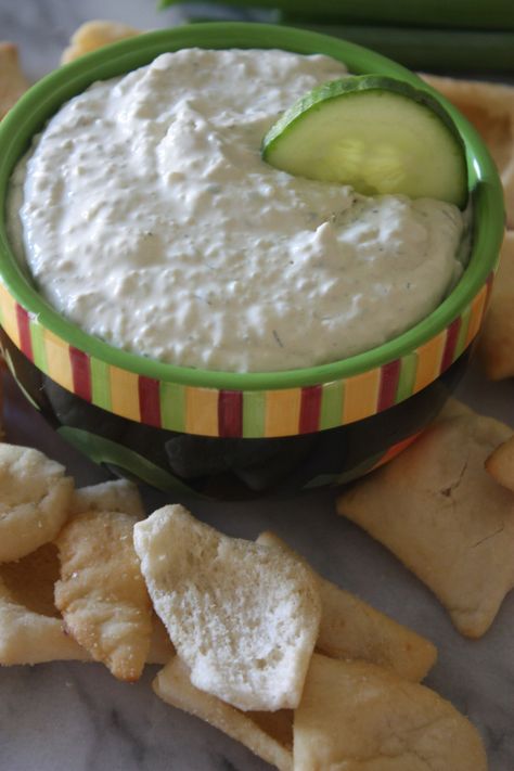 Cucumber Dip Recipe, Summer Dip, Cucumber Dip, Love Dairy, Yummy Bites, Artichoke Dip Recipe, Creamy Cucumbers, Creamy Dip, Drying Dill