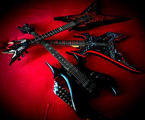 Metal Guitar Aesthetic, Painting Guitar, Heavy Metal Guitar, Metal Guitar, Electric Guitar Design, It The Clown Movie, Guitar Obsession, Handmade Guitar, Guitar Painting