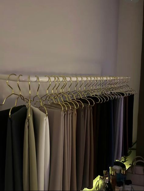 Future Bedroom Ideas, Estilo Hijab, Metal Clothes Rack, Wardrobe Organisation, Hijab Collection, Muslimah Aesthetic, Cute Bedroom Decor, Organizing Systems, Room Inspiration Bedroom