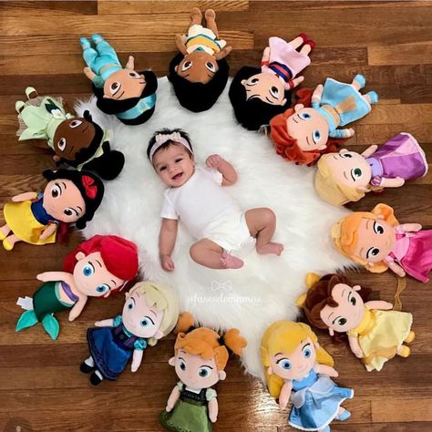 Construction Baby Shower, Disney Princess Babies, Baby Boy Newborn Photography, Baby Milestones Pictures, Idee Babyshower, Monthly Baby Pictures, Monthly Baby Photos, Milestone Pictures, Newborn Baby Photoshoot