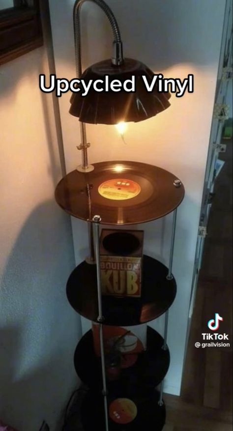 Music Room Decor Diy, Vinyl Record Upcycle, Vinyl Record Decoration, Record Display Ideas Diy, Diy Record Projects, Record Lamp, Recycled Records, Vinyl Upcycling, Cool Room Decor Items