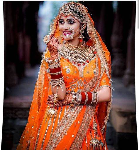 Singal Dulhan Pose, Bridal Lehenga Images, Bride Fashion Photography, Lehenga Images, Rajasthani Bride, Cultural Dress, Deepika Singh, Indian Bride Photography Poses, Rajasthani Dress