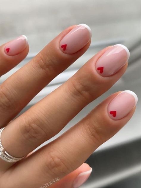 short, white French tips with a tiny red heart accent Gell Nails, Manicure Shellac, Short Round Nails, Vday Nails, Heart Nail Designs, Pink Gel Nails, Short Gel Nails, February Nails, Subtle Nails