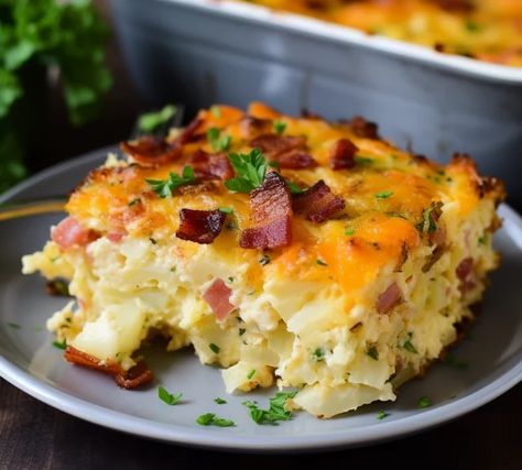 Easy Bacon Egg and Hashbrown Casserole Protein Breakfast Casserole, High Protein Breakfast Casserole, Potato Egg Casserole, Cheesy Bacon Potatoes, Egg Potato, Breakfast Potato Casserole, Bacon Casserole, Breakfast Egg Casserole, Tyson Foods