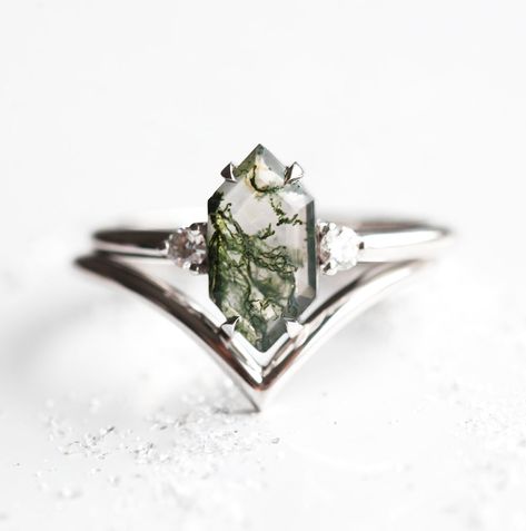 Moss Agate Diamond Engagement Ring, Moss Ring Silver, Vintage Crystal Wedding Rings, Dark Moss Agate Engagement Ring, Green Moss Engagement Ring, Moss Agate Engagement Ring Hexagon, Gemstone Wedding Rings Unique, Green Moss Ring, Mineral Engagement Ring