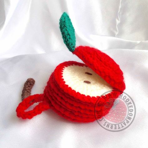 Coaster Set Crochet, Apple Coaster, Sliced Apple, Confection Au Crochet, Crochet Coaster Pattern, Crochet Food, Christmas Knitting Patterns, Crochet Simple, Red Yarn