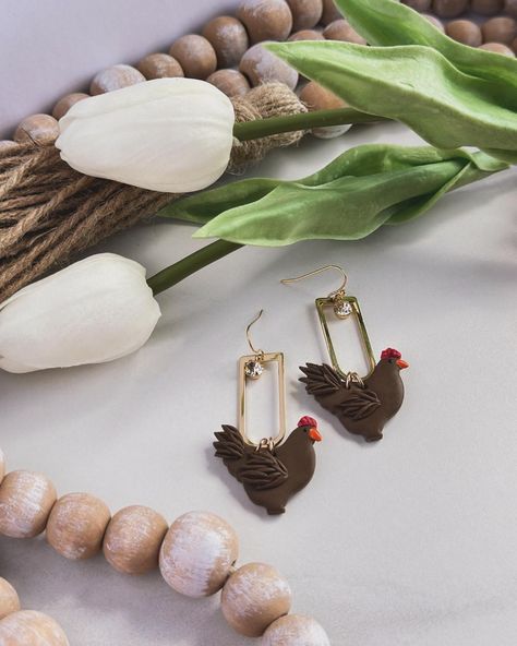 Chickens 🐔 ❤️ #chickens #chickenearrings #earrings #handmade #polymerclay Clay Chicken Earrings, Polymer Clay Chicken Earrings, Farmhouse Earrings, Clay Chickens, Clay Chicken, Chicken Earrings, Clay Stuff, Polymer Clay Creations, Clay Creations