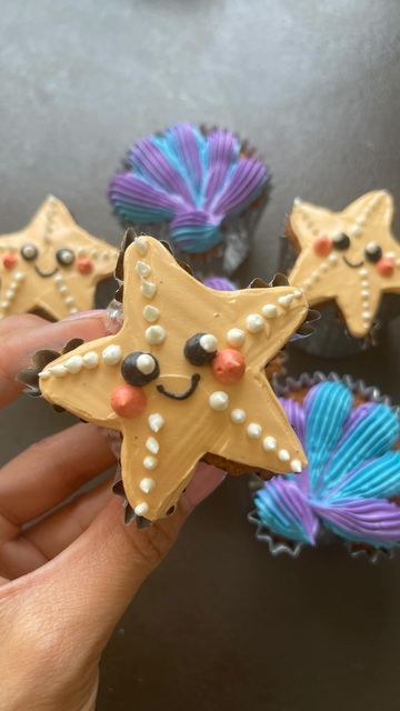 Star Shaped Cupcakes, Ocean Animal Cupcakes, Under The Sea Cupcake Cake, Sea Creature Cupcakes, Sea Themed Cupcakes, Sea Cupcake Ideas, Ocean Cupcakes Ideas, Under The Sea Cupcake Ideas, Starfish Cupcakes