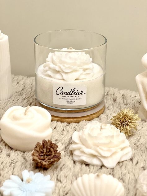 Peony candle Luxury Candle Packaging Design, Candle Packaging Ideas, Diy Candles With Flowers, Candle Packaging Design, Peony Candle, Christmas Candles Diy, Candle Logo, Candle Party Favors, Homemade Scented Candles