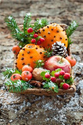 Gorgeous Fruit Centerpieces for Christmas – Celebrating Christmas Fruit Decoration Ideas, Winter Floral Arrangements, Fruits Decoration, Fruit Centerpieces, Fruit Decoration, Winter Fruit, Christmas Fruit, Homemade Christmas Decorations, Fruit Decorations