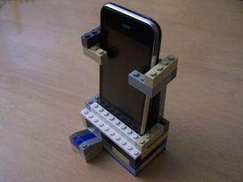 Lego IPhone Speaker Stand: 5 Steps Iphone Speaker, Diy Lego, Free Lego, Passive Speaker, Lego Diy, First Iphone, Apt Ideas, Lego Craft, Iphone Stand