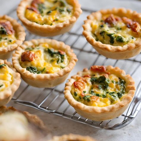 Mini Savory Pies In Muffin Tin, Ham And Cheese Mini Quiche, Mini Quiche Lorraine Recipe, Tea Party Foods For Kids, Quiche Recipes Mini, Mini Crustless Quiche Recipes, Individual Quiche Recipes, Mini Quiche Tarts, Mini Quiches In Muffin Tin