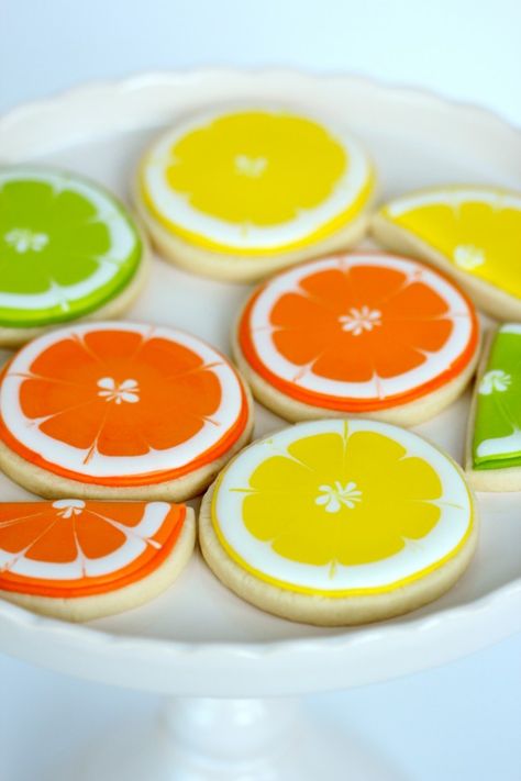 How to Make Lemon Cookies | Sweetopia Lemon Cookies Recipes, Fruit Cookies, Summer Cookies, Cookie Tutorials, Sugar Cookie Designs, Pretty Cookies, Fancy Cookies, Creative Cookies, Lemon Cookies