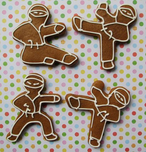 Ninja Bread Men!! by Sugar Delights (Asya), via Flickr Ninjabread Man Cookies, Ninjabread Man Craft, Ninja Cookies, Ninja Ideas, Food Ninja, Flood Cookies, Karate Party, Cookie Techniques, Sports Cookies