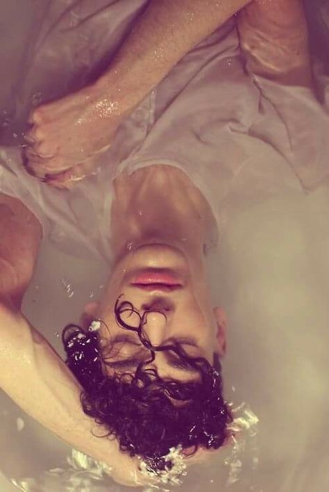 21 Photoshoot, Male Inspiration, Aesthetics Photography, Mermaid Photography, Photography Water, Bath Photography, Trendy Photography, Fashion Make Up, Water Aesthetic