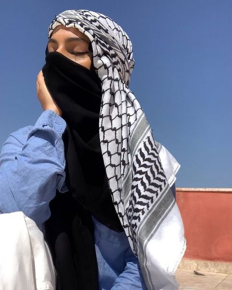 Kiffeyeh Aesthetic, Hijab Hipster, Photo Concept, Tasty Recipes Videos, Hijabi Fashion Casual, Hijab Styles, Hijab Girl, Scarf Style, Muslimah Aesthetic