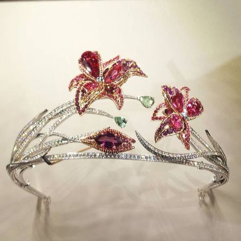 Tiaras Jewellery, Royal Crowns, Royal Tiaras, Headpiece Jewelry, Diamond Tiara, Garnet Jewelry, Royal Jewels, Royal Jewelry, Crown Jewels