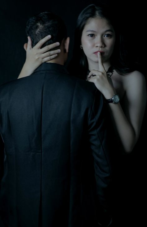 Mafia Photoshoot studio Maffia Couple, Mafia Couple Photoshoot, Mafia Photoshoot Ideas, Mafia Poses, Prewedding Mafia, Prewed Mafia, Mafia Photoshoot, Couple Mafia, Prewed Studio