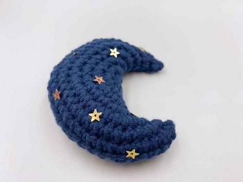 Moon Crochet Pattern, Moon Amigurumi, Crochet Shapes, Moon Crochet, Moon Ornament, Crochet Garland, Crochet Plushies, Crochet Idea, Pola Amigurumi