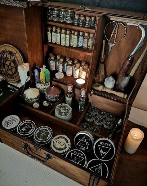 Italian Witchcraft, Cunning Folk, Harry Potter Items, Witch Spirituality, Witches Altar, Witch Spell Book, Witchy Crafts, Fantasy Props, Portfolio Ideas