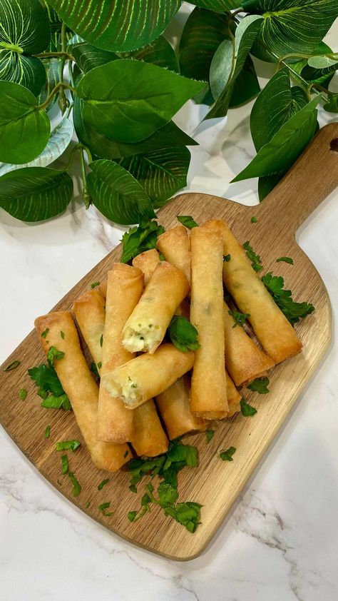 Cheese Spring Rolls, Best Appetizer, Spring Roll Wrappers, Popular Appetizers, Spring Roll Recipe, Ziploc Bag, Baby Finger Foods, Deep Fry, Cheese Rolling