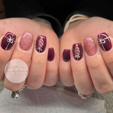 Plum Christmas, Christmas Nail Designs, Girly Stuff, Nails On Fleek, Pink Glitter, Christmas Nails, Girly Things, Nail Inspo, Plum