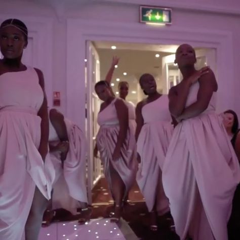 Black Wedding Moment Of The Day: These Bridesmaids Made The Perfect Reception Entrance African Bridesmaids, Wedding Dresses Vintage Bohemian, Reception Entrance, Gala Event, Most Beautiful Wedding Dresses, More Than Enough, Lace Wedding Dress Vintage, Gala Events, Famous Designers