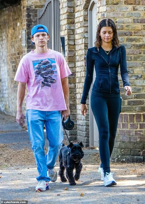 Zendaya Icons, Zendaya Tom Holland, Zendaya Street Style, Parasocial Relationship, Zendaya Challengers, Zendaya And Tom Holland, Mode Zendaya, Zendaya Outfits, Tom Holland Zendaya