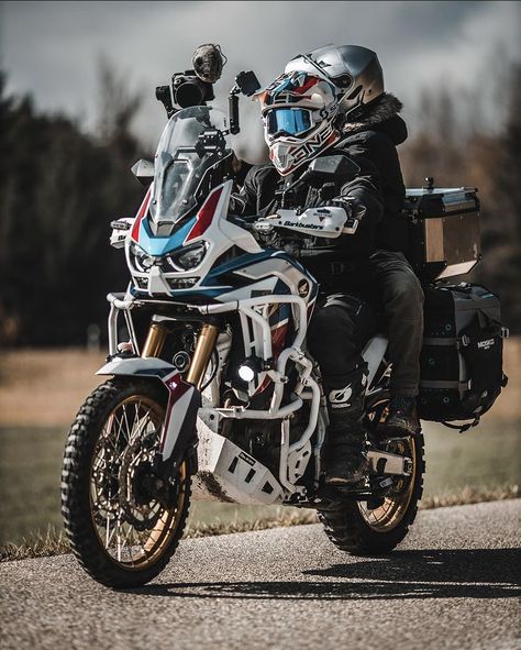 Bmw Adventure Bike, Beginner Motorcycle, Adventure Bike Motorcycles, Motorcycle Helmet Design, Bike Motorcycles, Mountain Roads, Electric Bike Kits, Touring Motorcycles, Honda Africa Twin